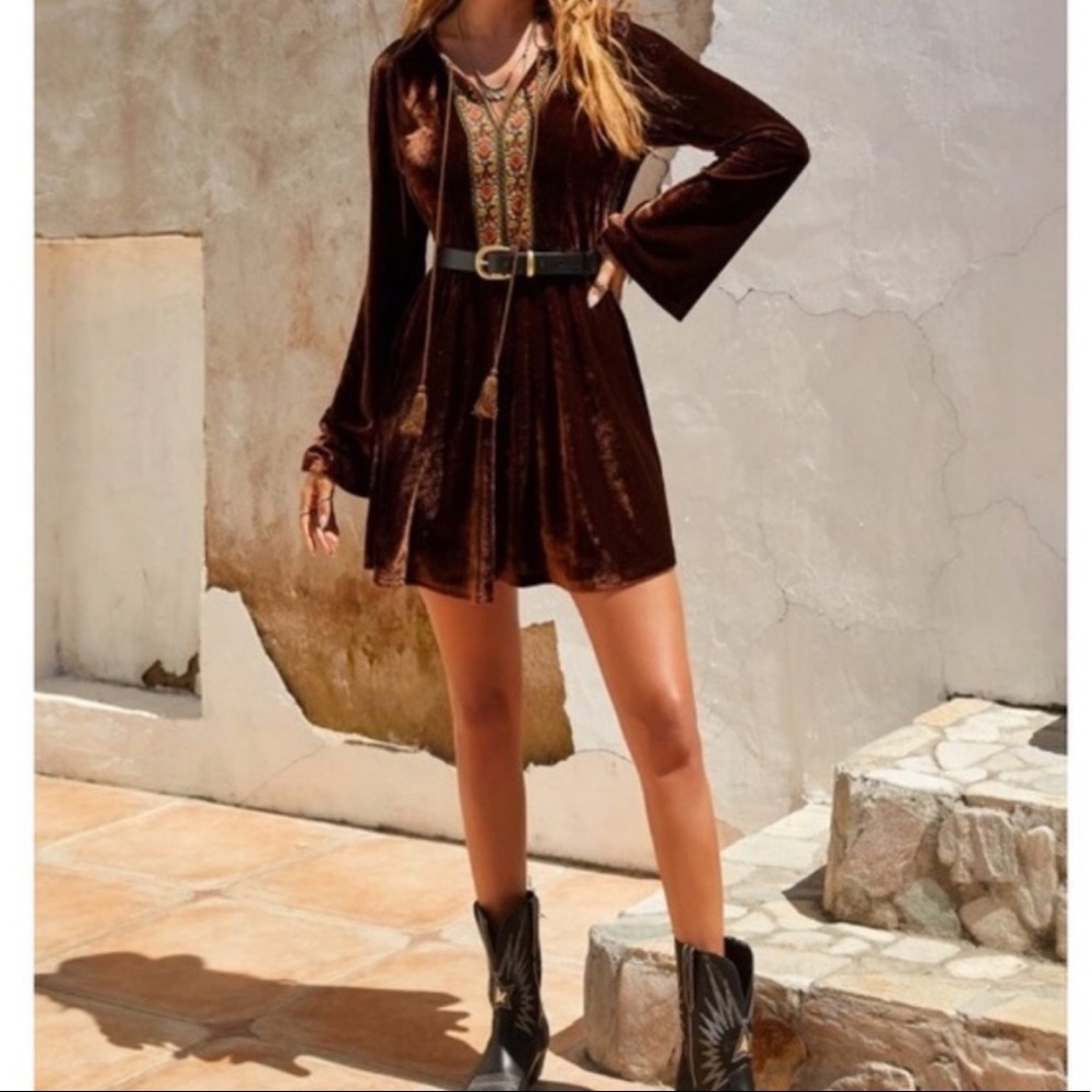Bohemian burgundy velvet floral embroidered mini dress - Picture 8 of 14